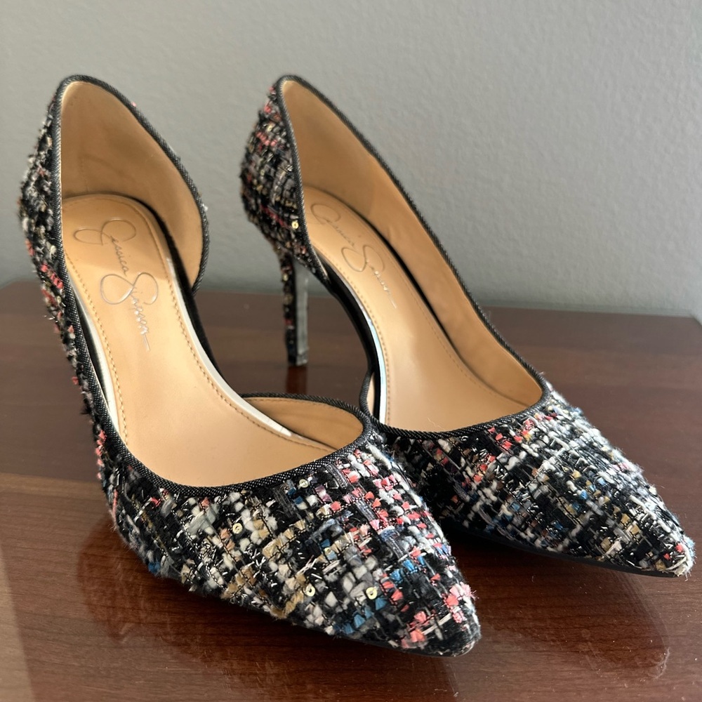 Jessica Simpson Black Heels with Elegant Design